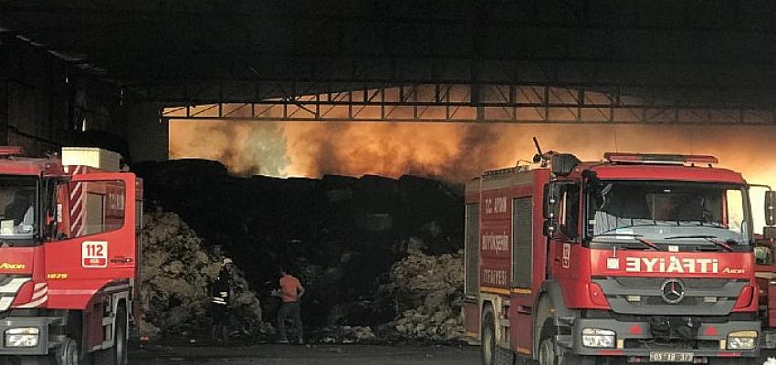 aydin-buyuksehir-belediyesi-itfaiyesinden-fabrika-yanginina-hizli-mudahale.jpg