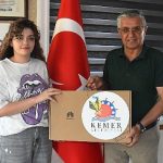 baskan-topaloglundan-ogrencilere-bilgisayar-ve-telefon-hediyesi.jpg