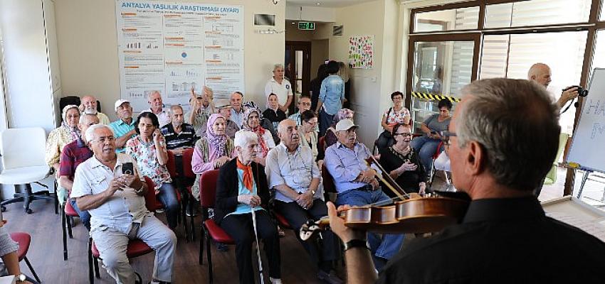 dunya-alzheimer-gunu-mavi-evde-kutlandi.jpg
