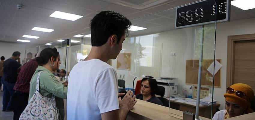 izmit-seyahat-kartlari-merkezi-ogrencilerle-dolup-tasiyor.jpg