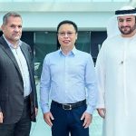 emirates-ve-teknoloji-devi-huawei-yolcu-deneyimi-odakli-calismalari-inceledi.jpg
