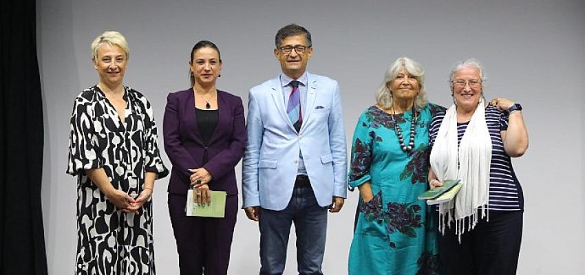 kadinlar-izmirden-seslendi-ozgurluklerimizden-vazgecmiyoruz.jpg