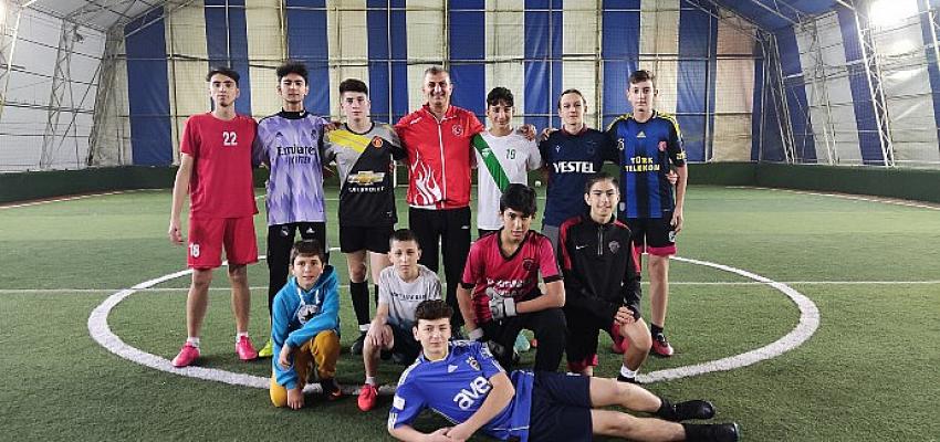 baskan-sezer-genclerin-mac-davetini-geri-cevirmedi.jpg