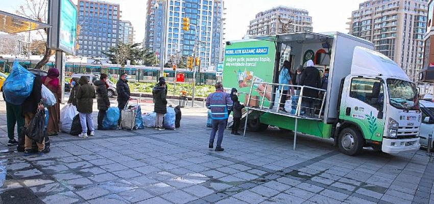 zeytinburnu-belediyesi-atiklari-getirdiler-karsiliginda-3-milyon-666-bin-tl-para-puan-kazandilar.jpg