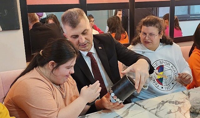 down-kafede-atiklar-sanata-donustu.jpg