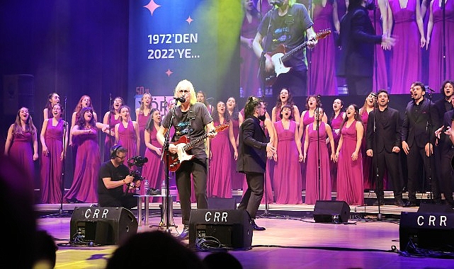 yoret-vakfi-icin-bulutsuzluk-ozlemi-ve-bogazici-genclik-korosu-ilk-kez-ayni-sahnede-bulustu.jpg