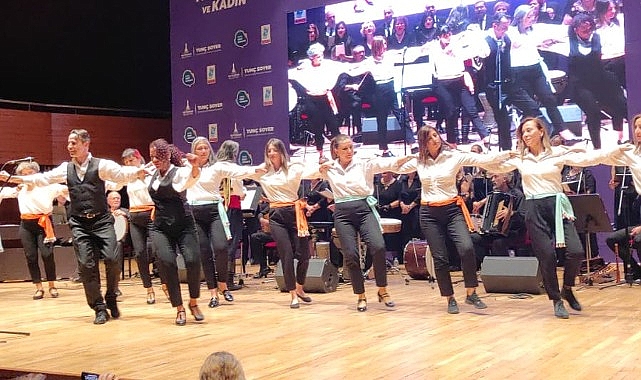 mubadelenin-100-yilinda-kadin-sempozyumu-duzenlendi-izmir-aciyi-guce-donusturen-kadinlarin-elleri-uzerinde-yukseliyor.jpg