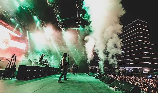 dunyanin-yakindan-tanidigi-pentagramdan-adrenalin-dolu-bir-konser.jpg