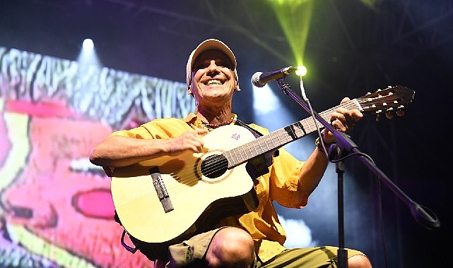 kadikoyde-manu-chao-ruzgari-esti.jpg