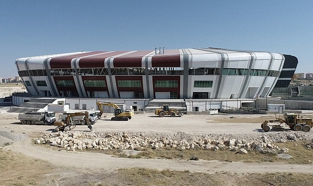 karaman-belediyesi-yeni-stadyum-cevresinde-peyzaj-ve-cevre-duzenlemesi-calismalarina-basladi.jpg