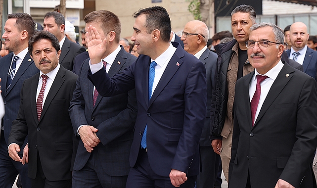 747-turk-dil-bayrami-ve-yunus-emreyi-anma-etkinlikleri-kapsaminda-turk-dili-hosgoru-yuruyusu-ve-celenk-sunma-toreni-duzenlendi.jpg