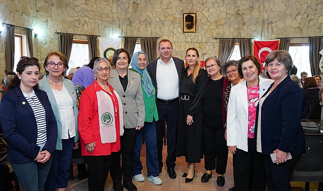 ayvalik-belediyesi-hafta-boyunca-kentin-farkli-noktalarinda-anneler-gununu-cesitli-etkinliklerle-coskuyla-kutladi.jpg