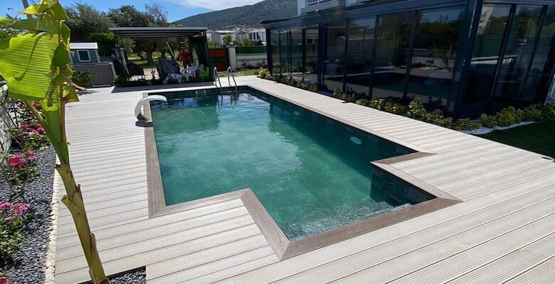 Ahşap Deck ile Havuz Kenarınızı Güvenli Hale Getirin: Kaymaz Yüzeyler ve Diğer Önlemler